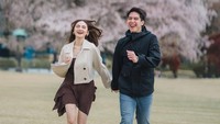 Aaa too sweeett, happy birthday Cipanya aku juga. Bahagia dan langgeng selalu kalian berdua, tulis akun dtre***. Kalo bisa pengen ngasih lop-nya sekebon daaaaah, beber Deswita. Meleleh banget nih dengernya, tutur akun lainnya. Foto: dok instagram El Rumi