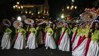 Kegiatan ini sekaligus mengenalkan serta melestarikan busana khas Indonesia yang telah diakui sebagai warisan budaya tak benda oleh UNESCO dan menyambut Hari Kebaya Nasional 2025. Foto: ANTARA FOTO/Makna Zaezar
