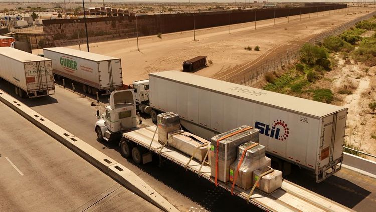 Truk-Truk Padati Perbatasan, Tarif Baru Trump Guncang Ekonomi Meksiko