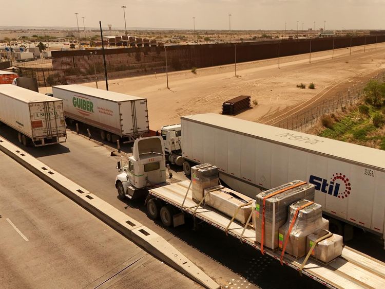 Truk-Truk Padati Perbatasan, Tarif Baru Trump Guncang Ekonomi Meksiko