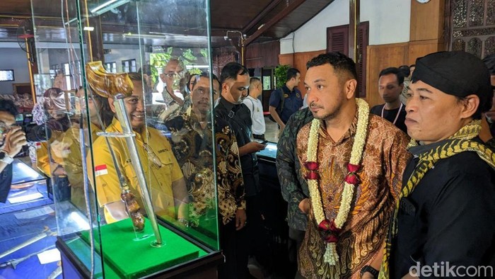 Wakil Menteri Kebudayaan Giring saat menghadiri Festival Budaya Spiritual di Tulungagung.