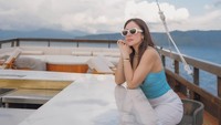 Wulan Guritno belum lama ini berlibur ke Danau Toba bersama anak dan teman-temannya. Foto: dok instagram Wulan Guritno