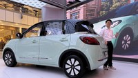 Digerakan oleh motor listrik bertenaga 50kW dengan torsi 150Nm serta baterai LFP berkapasitas 31,9 kWh, kendaraan ini mampu menempuh jarak hingga 333 km dalam satu kali pengisian daya penuh. Foto: Wuling