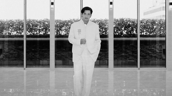 Adipati Dolken, Emang Bisa Jadi Penyanyi?