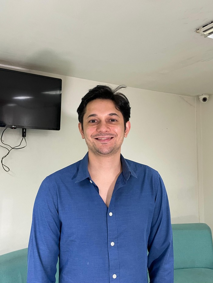 Andrew Andika resmi bertunangan dengan kekasih barunya, Vio, pada hari ulang tahun.