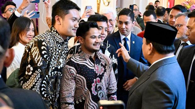 Antusiasme diaspora di Paris sambut kedatangan Prabowo.