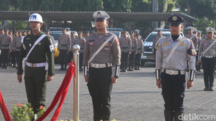Apel Pasukan Operasi Patuh Semeru 2025 di halaman Mapolres Pasuruan