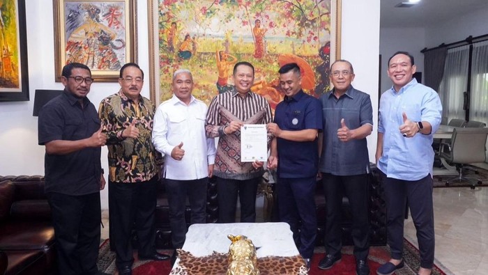 Ketua Umum Ikatan Motor Indonesia (IMI) sekaligus Anggota Komisi III DPR RI, Bambang Soesatyo (Bamsoet), menyatakan kesiapannya untuk kembali mencalonkan diri sebagai Ketua Umum IMI periode 2025–2030. Hal ini disampaikannya usai menerima dukungan resmi dari IMI Provinsi Banten di Jakarta.