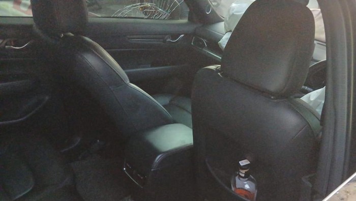 Botol minum yang ditemukan di mobil Mazda.