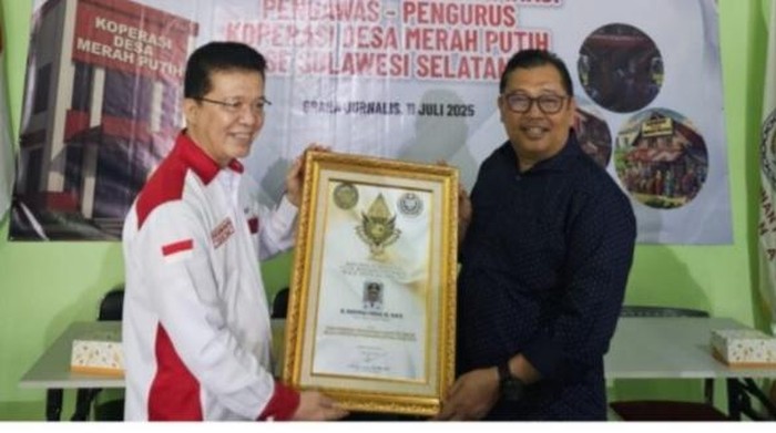 Bupati Takalar saat menerima penghargaan di Kantor di kantor DPP ABPEDNAS, Jakarta. Dokumen Istimewa