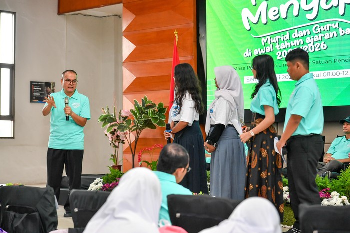 Dari NTB, Mendikdasmen menyapa siswa-siswi MPLS di Bandung Dari NTB, Mendikdasmen menyapa siswa-siswi MPLS di Bandung