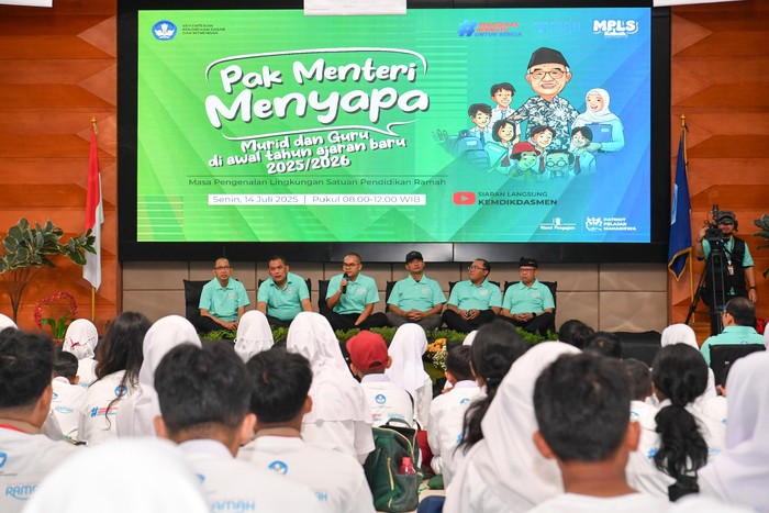 Dari NTB, Mendikdasmen menyapa siswa-siswi MPLS di Bandung Dari NTB, Mendikdasmen menyapa siswa-siswi MPLS di Bandung