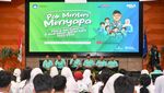 Dari NTB, Mendikdasmen Sapa Siswa-siswi di Bandung Saat Hari Pertama MPLS