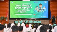 Mendikdasmen Muti hadir secara daring dalam acara Pak Menteri Menyapa Murid dan Guru di Awal Tahun Ajaran Baru 2025/2026: Masa Pengenalan Lingkungan Satuan Pendidikan Ramah, Senin (14/7). Foto: (Dokumentasi Kemendikdasmen)
