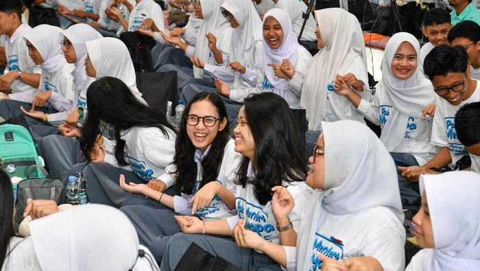 Dari NTB, Mendikdasmen menyapa siswa-siswi MPLS di Bandung