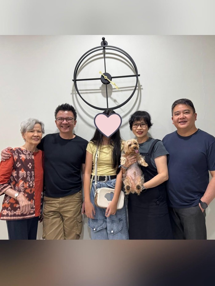 Denada membawa Aisha ke Jakarta. Denada dan anaknya di Instagram.