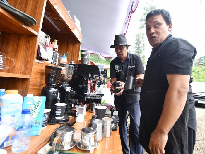 Difel Cafe adalah sebuah usaha kopi yang dikelola oleh teman-teman disabilitas di bawah kelompok usaha KUB Gantari Jaya di Kota Denpasar. Program ini merupakan binaan PT Pertamina Patra Niaga Regional Jatimbalinus Fuel Terminal Sanggaran.