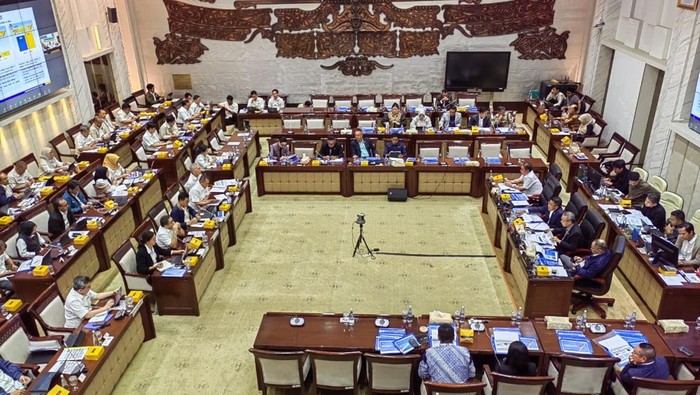 Dirjen Pajak Rapat dengan DPR