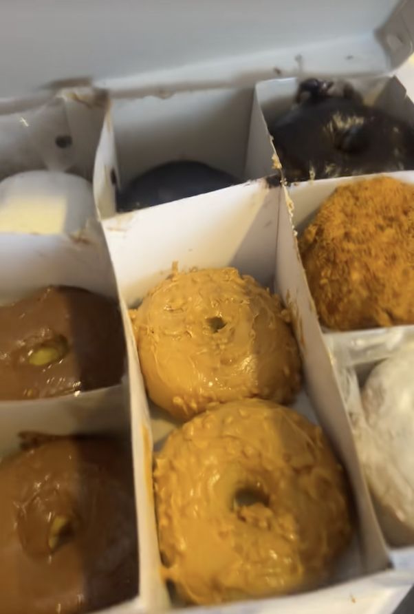 Donat Pinkan Mambo