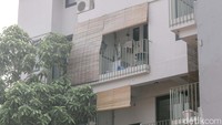 Harga rumah tapak di Menteng mencapai Rp 3-27 miliar. Sedangkan flat ini hanya membutuhkan biaya Rp 200-800 juta untuk luas 40-90 meter persegi.