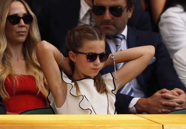 Tahun ini, kehadiran Charlotte terasa lebih istimewa karena menjadi salah satu penampilan publik langka sang ibu di tengah masa pemulihan dari pengobatan kanker. (Foto: REUTERS/Andrew Couldridge)