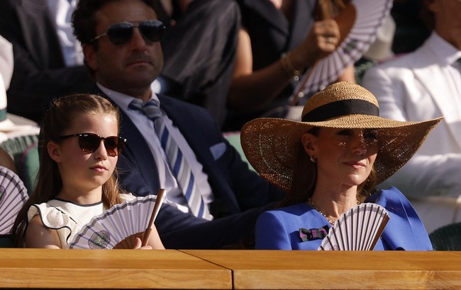 Kemunculan Charlotte kali ini menandai kehadirannya yang ketiga di ajang Wimbledon. Ia pertama kali hadir tahun 2023 bersama orang tuanya dan George, lalu kembali tahun lalu dalam momen spesial bersama ibunya dan bibi Pippa Middleton. (Foto: REUTERS/Andrew Couldridge)