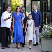 Putri Charlotte ikut menyaksikan pertandingan final tunggal putra Wimbledon 2025 di London, Inggris, pada Minggu (13/7/2025). Ia datang bersama kedua orangtuanya, Pangeran William dan Putri Catherine, serta sang kakak, Pangeran George. (Foto: Andrew Matthews/Pool via REUTERS)