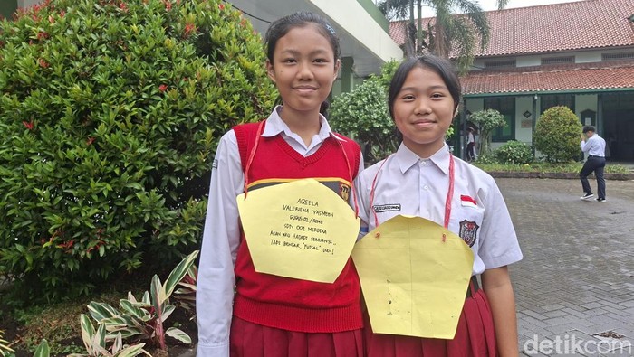 Gisel dan Aqeela, siswa baru SMPN 2 Kota Bandung