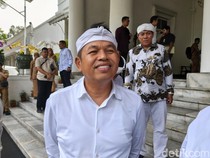 Janji Dedi Mulyadi Bantu Sekolah yang Kekurangan Meja dan Kursi