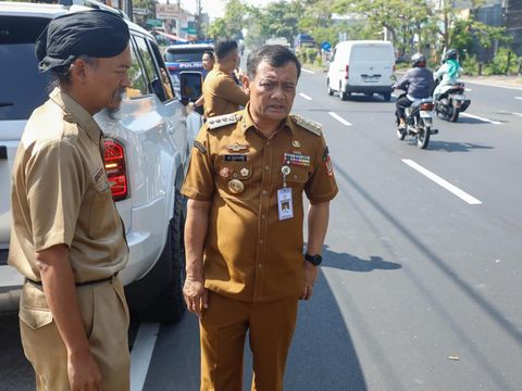 Gubernur Jawa Tengah Ahmad Luthfi melakukan inspeksi mendadak  ke kantor Dinas Pekerjaan Umum (PU) Bina Marga dan Cipta Karya di Kota Solo, Senin  (14/7/2025).