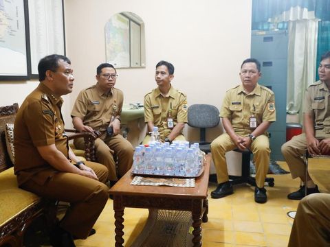 Gubernur Jawa Tengah Ahmad Luthfi melakukan inspeksi mendadak  ke kantor Dinas Pekerjaan Umum (PU) Bina Marga dan Cipta Karya di Kota Solo, Senin  (14/7/2025).