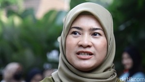 Ikke Nurjanah menyambut baik genre musik Hipdut (hip-hop dangdut) yang belakangan lagi hits banget. Foto: Ari Saputra