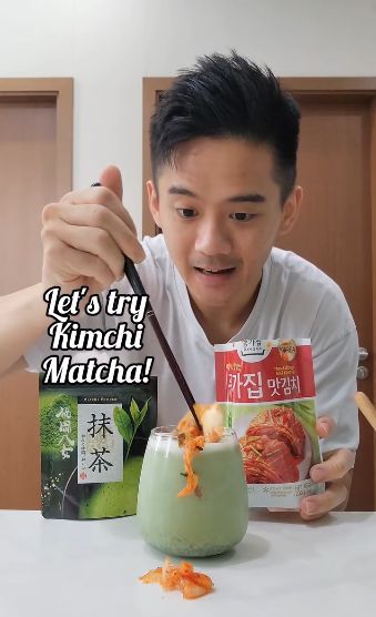 Influencer Singapura membuat kreasi nasi goreng macha yang bikin netizen geram