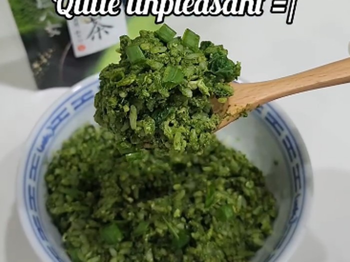 Influencer Singapura membuat kreasi nasi goreng macha yang bikin netizen geram