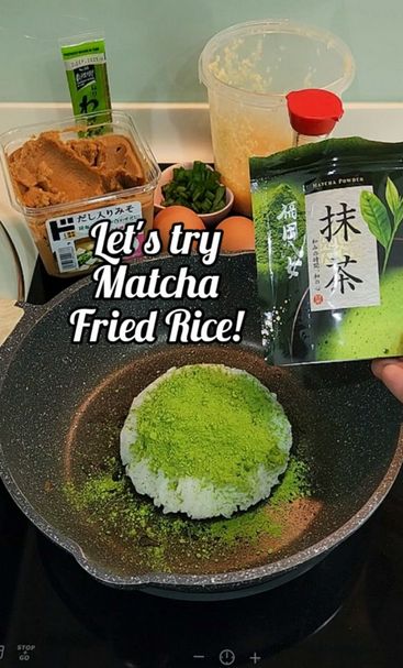 Influencer Singapura membuat kreasi nasi goreng macha yang bikin netizen geram
