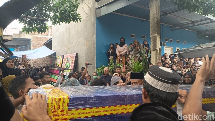 Jenazah tukang ojek korban pembunuhan KKB Papua, Syafaruddin, tiba di rumah duka di Gowa.