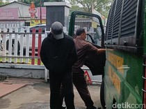 Jonathan Frizzy Tertunduk Lesu Ditahan di Lapas Pemuda Tangerang