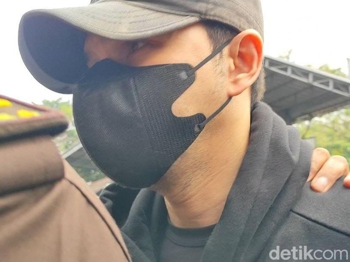 Jonathan Frizzy ditahan kasus vape, Senin, 14 Juli 2025.