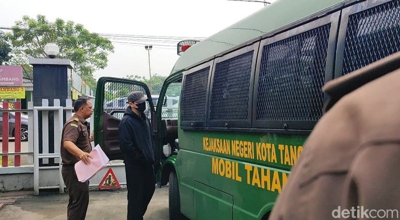 Jonathan Frizzy ditahan kasus vape, Senin, 14 Juli 2025.
