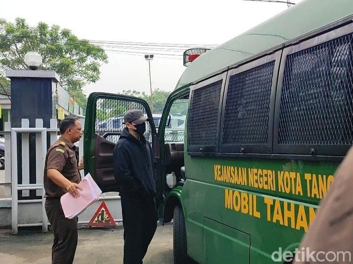 Jonathan Frizzy ditahan kasus vape, Senin, 14 Juli 2025.