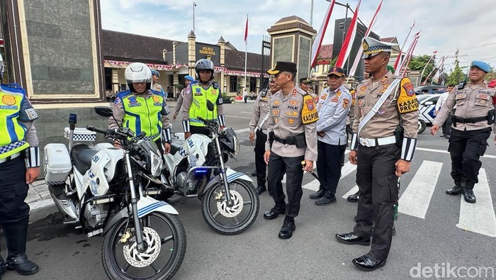 Kapolres Kediri Kota AKBP Anggi Saputra Ibrahim saat apel Pasukan Operasi Patuh Semeru 2025