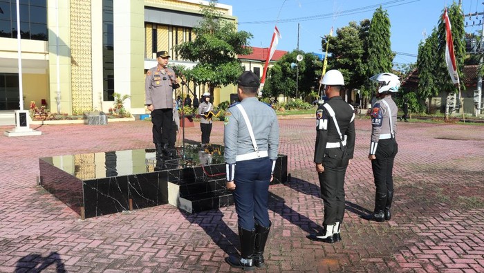 Kapolres Sumenep pimpinan apel Gelar Pasukan operasi Patuh semeru 2025
