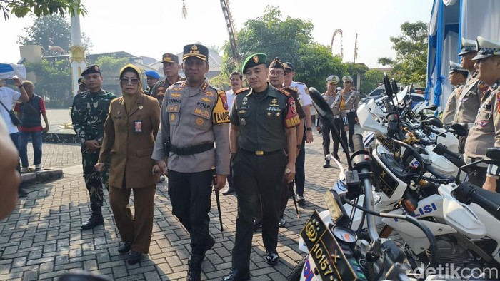Kapolresta Sidoarjo bersama forkopimda sidak kendaraan yang akan digunakan ops Semeru 2025