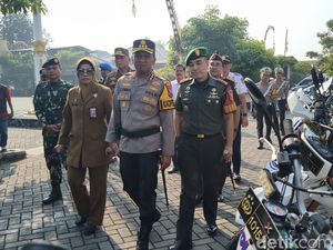 Tilang ETLE Mobile Diterapkan Saat Operasi Patuh Semeru 2025 di Sidoarjo