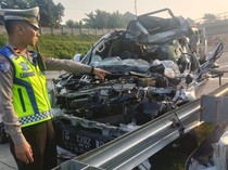 Remuk! Kondisi Pajero Usai Laka Tewaskan 3 Orang di Tol Batang