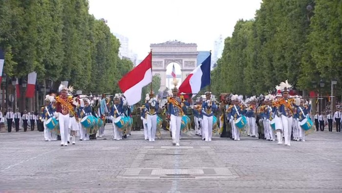 Kontingen RI tampil di Parade Bastille Day Paris 2025.