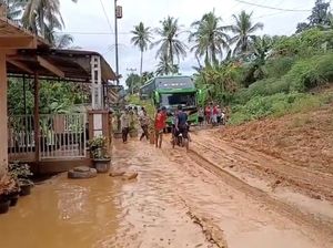 Video: Longsor Landa Pesisir Selatan, Jalan Lintas Barat Sumatera Buka Tutup