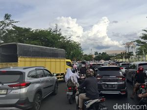 Macet Jam Pulang Sekolah di SMA 1 Pekanbaru, Warga Minta Petugas Turun Tangan
