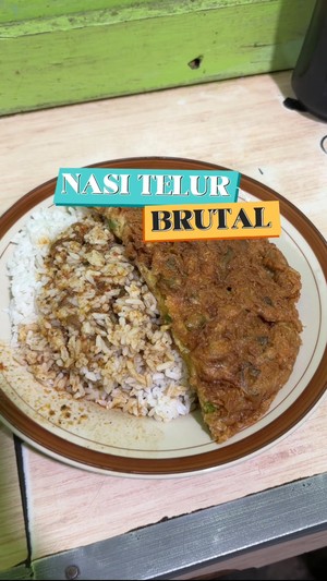 Video: Puas! Makan Nasi Telur Dadar Porsi Brutal Rp 14.000