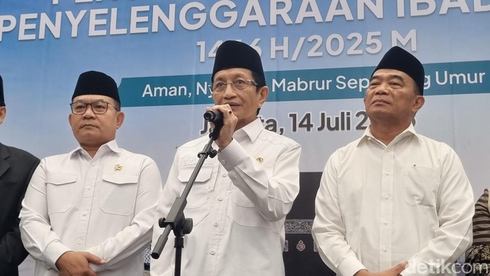 Menag Nasaruddin Umar mengatakan kuota haji tahun 2026 dipastikan minimal sama dengan 2025 atau 221.000 jemaah. Dia menyebut ada juga peluang kuota ditambah. (Taufiq S/detikcom)